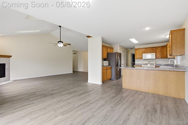 46877 Twin City Trail, Macomb Township, MI 48044