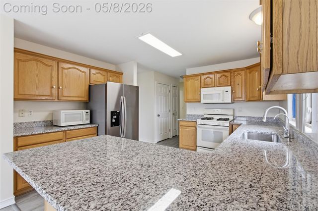 46877 Twin City Trail, Macomb Township, MI 48044