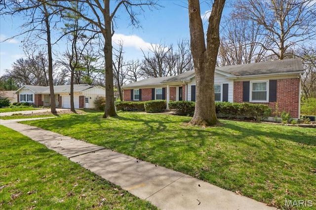 908 Dutch Mill Drive, Ballwin, MO 63011