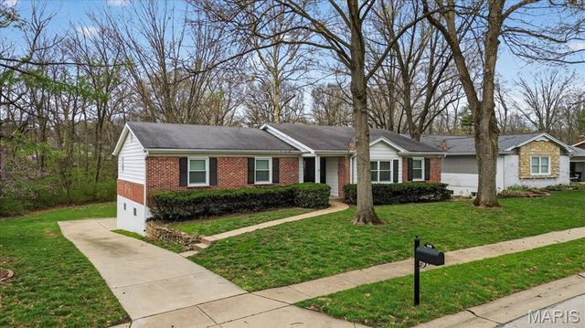 908 Dutch Mill Drive, Ballwin, MO 63011