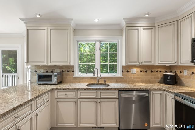 15 Rose Lane, Newtown, CT 06482