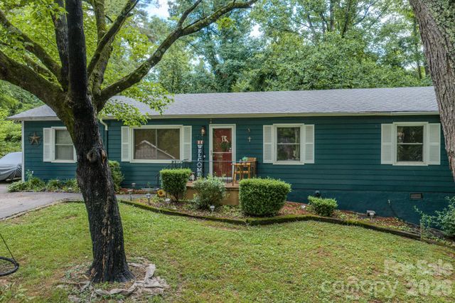 112 Amelia Drive, Hendersonville, NC 28792