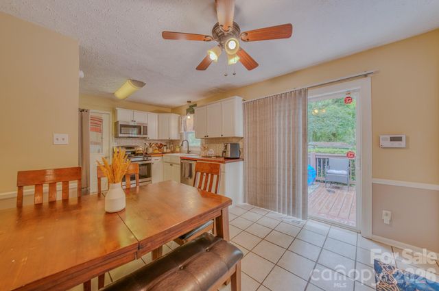 112 Amelia Drive, Hendersonville, NC 28792
