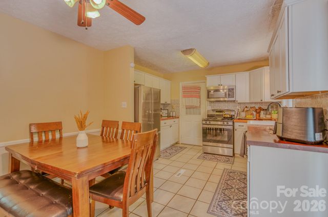 112 Amelia Drive, Hendersonville, NC 28792