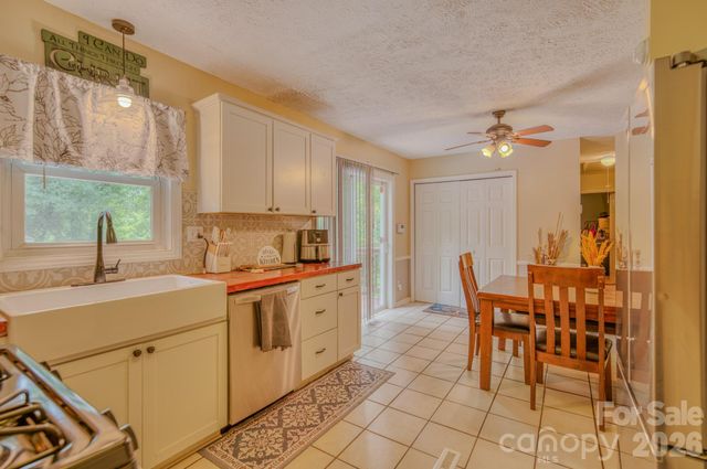 112 Amelia Drive, Hendersonville, NC 28792