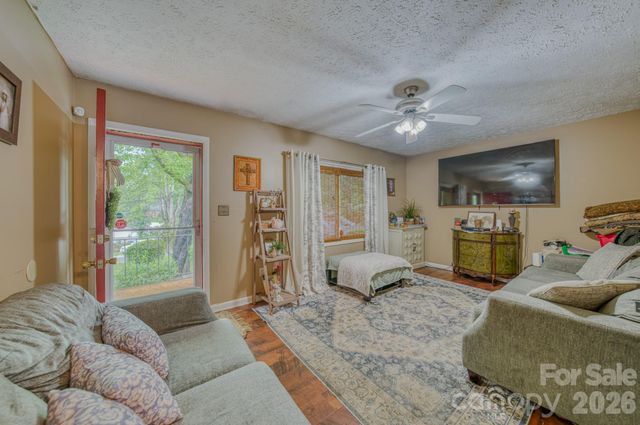 112 Amelia Drive, Hendersonville, NC 28792