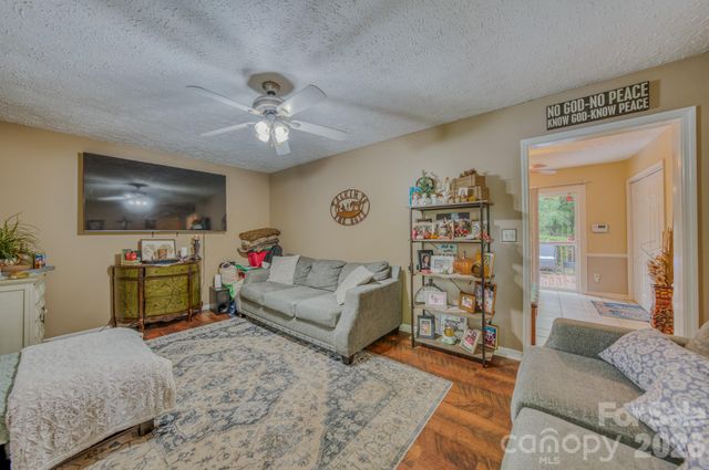 112 Amelia Drive, Hendersonville, NC 28792