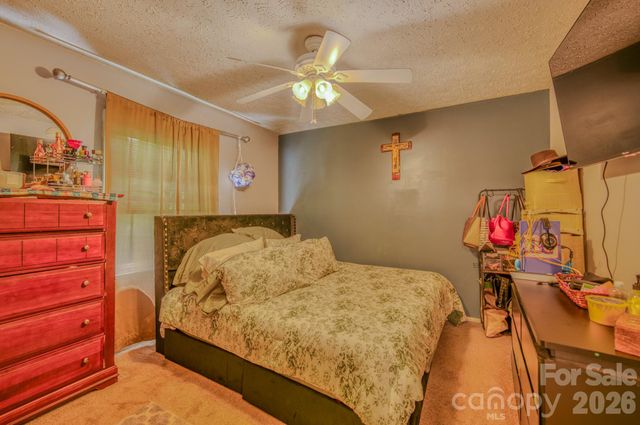 112 Amelia Drive, Hendersonville, NC 28792