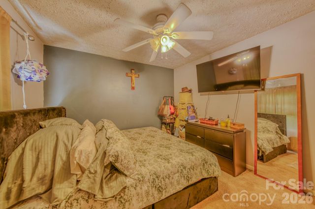 112 Amelia Drive, Hendersonville, NC 28792