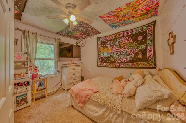 112 Amelia Drive, Hendersonville, NC 28792