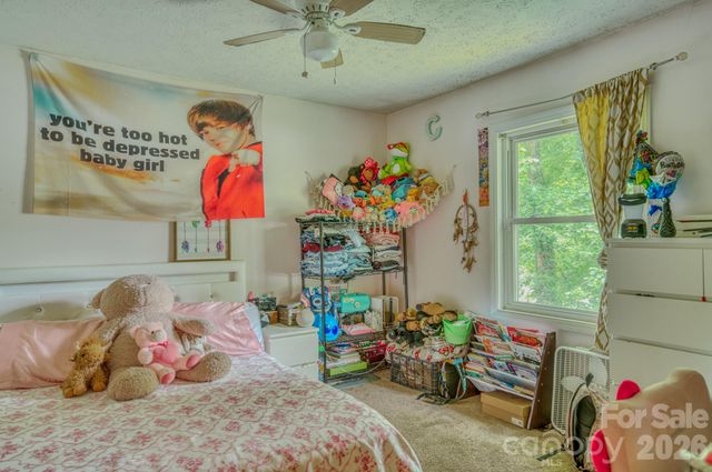112 Amelia Drive, Hendersonville, NC 28792