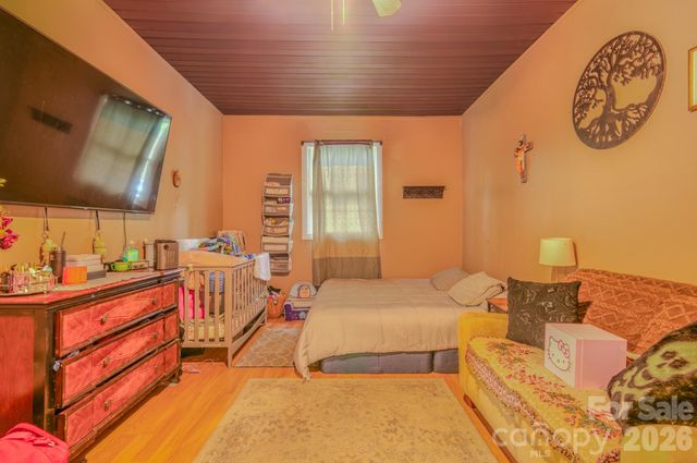 112 Amelia Drive, Hendersonville, NC 28792