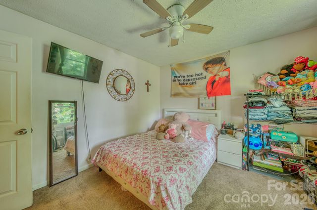 112 Amelia Drive, Hendersonville, NC 28792