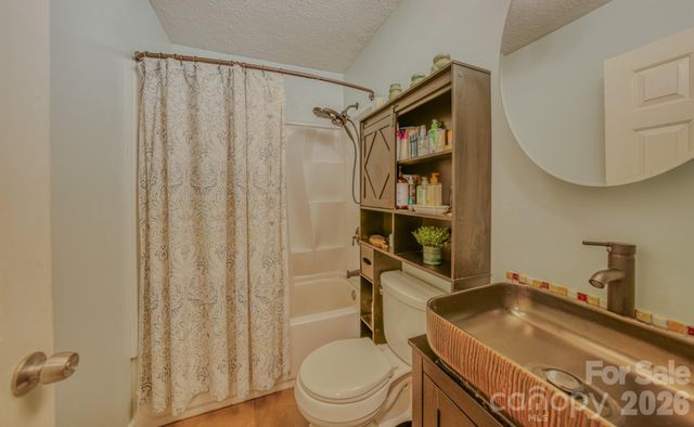 112 Amelia Drive, Hendersonville, NC 28792