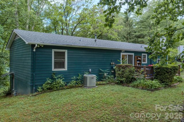 112 Amelia Drive, Hendersonville, NC 28792