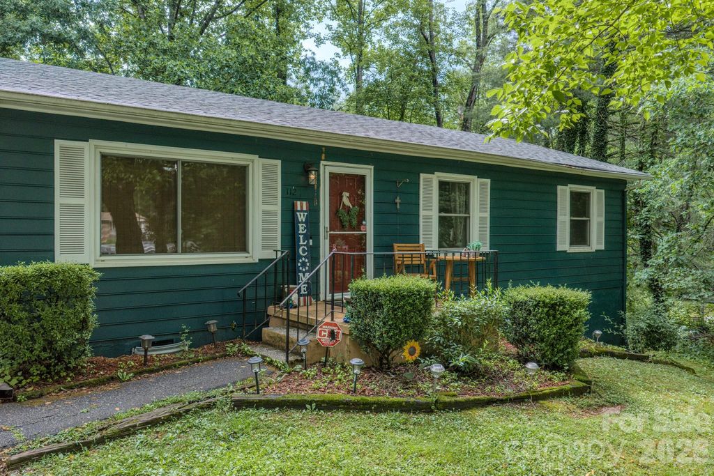 112 Amelia Drive, Hendersonville, NC 28792