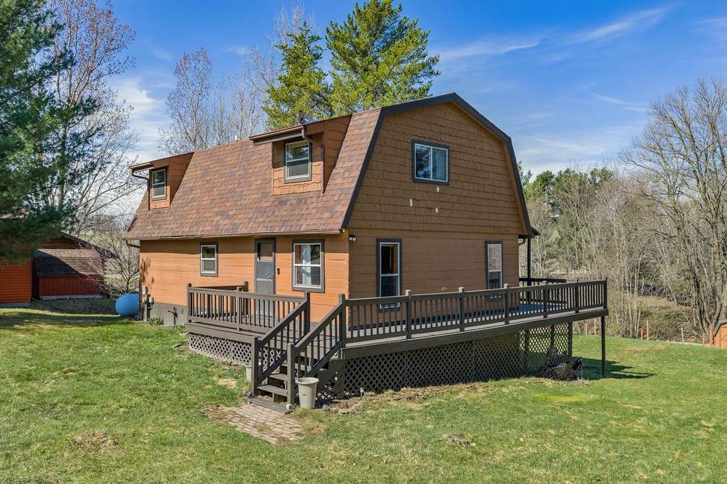 S1509 Canary Court, La Valle, WI 53941