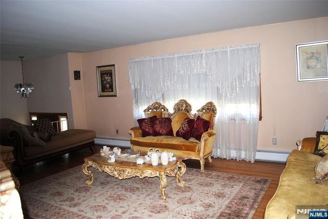 633 Totowa Road, Totowa, NJ 07512
