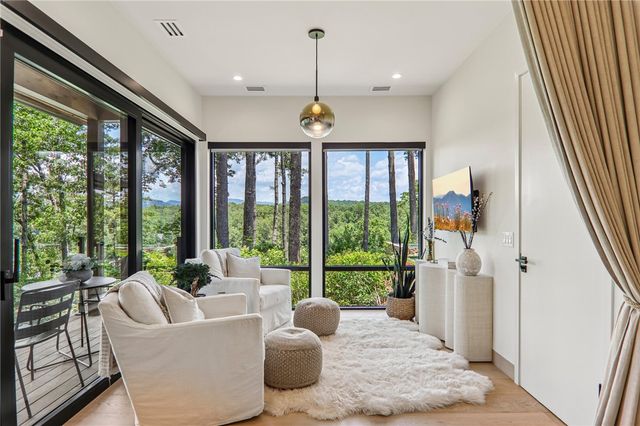810 Lake View Court, Salem, SC 29676