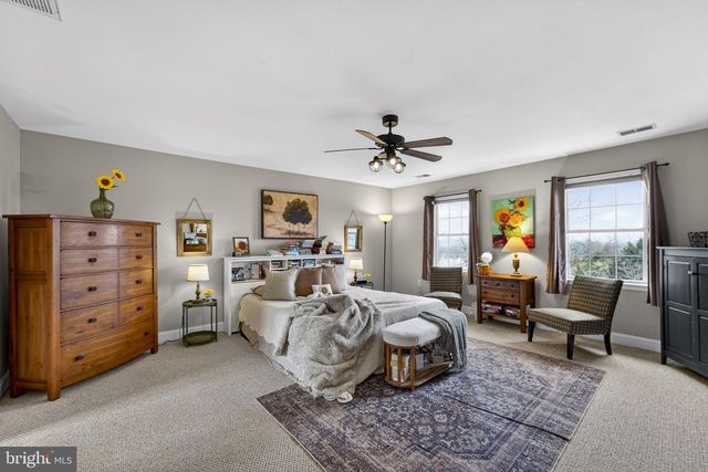 17 SHAMROCK LN, Charles Town, WV 25414