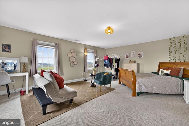 17 SHAMROCK LN, Charles Town, WV 25414