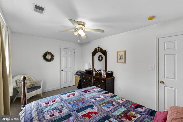 17 SHAMROCK LN, Charles Town, WV 25414