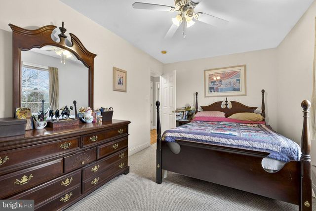 17 SHAMROCK LN, Charles Town, WV 25414