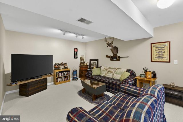 17 SHAMROCK LN, Charles Town, WV 25414