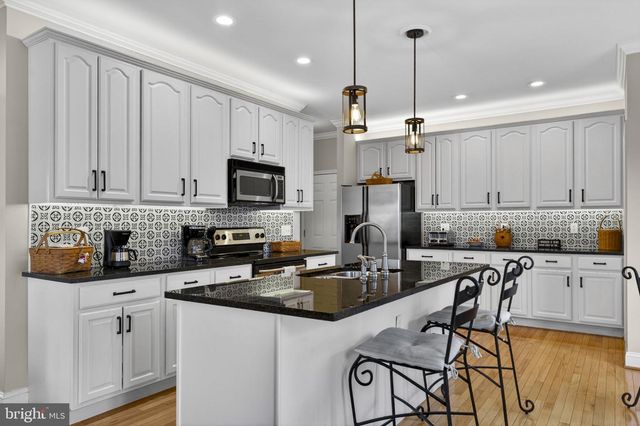 17 SHAMROCK LN, Charles Town, WV 25414