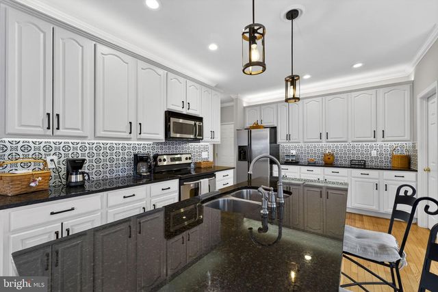 17 SHAMROCK LN, Charles Town, WV 25414