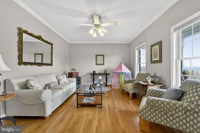 17 SHAMROCK LN, Charles Town, WV 25414