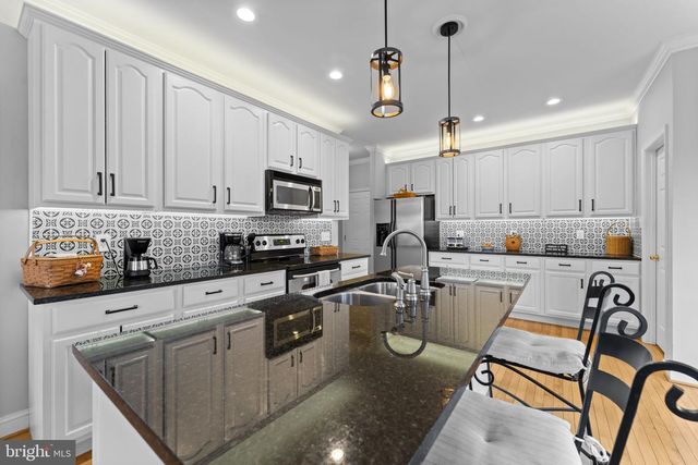 17 SHAMROCK LN, Charles Town, WV 25414