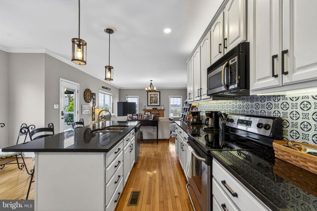 17 SHAMROCK LN, Charles Town, WV 25414