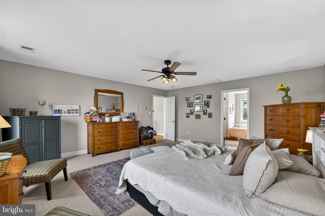 17 SHAMROCK LN, Charles Town, WV 25414