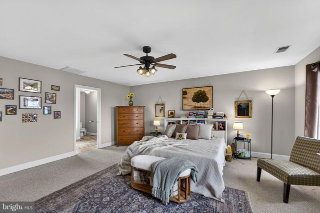 17 SHAMROCK LN, Charles Town, WV 25414