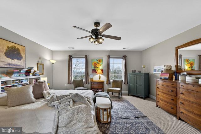 17 SHAMROCK LN, Charles Town, WV 25414