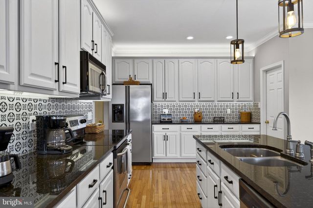 17 SHAMROCK LN, Charles Town, WV 25414