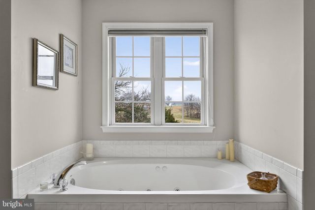 17 SHAMROCK LN, Charles Town, WV 25414