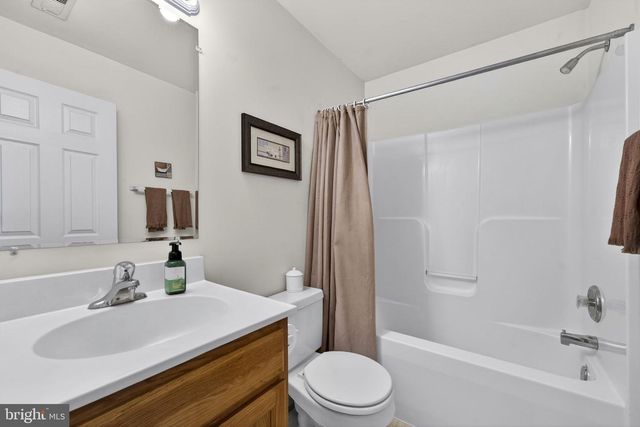 17 SHAMROCK LN, Charles Town, WV 25414