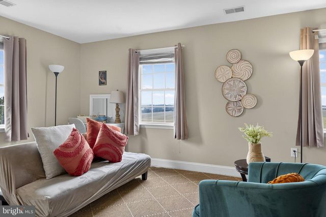 17 SHAMROCK LN, Charles Town, WV 25414