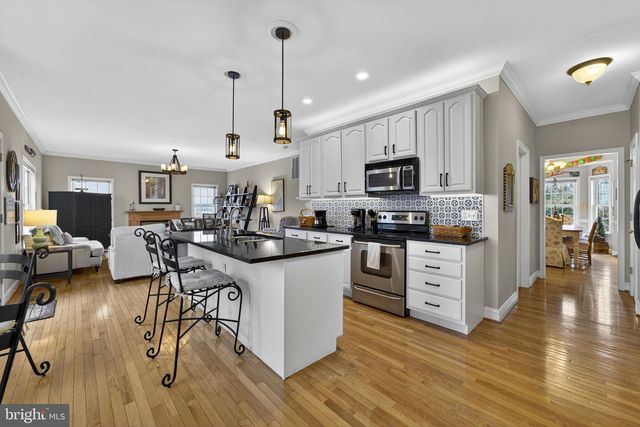 17 SHAMROCK LN, Charles Town, WV 25414