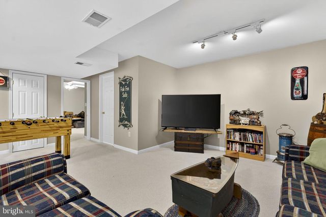 17 SHAMROCK LN, Charles Town, WV 25414