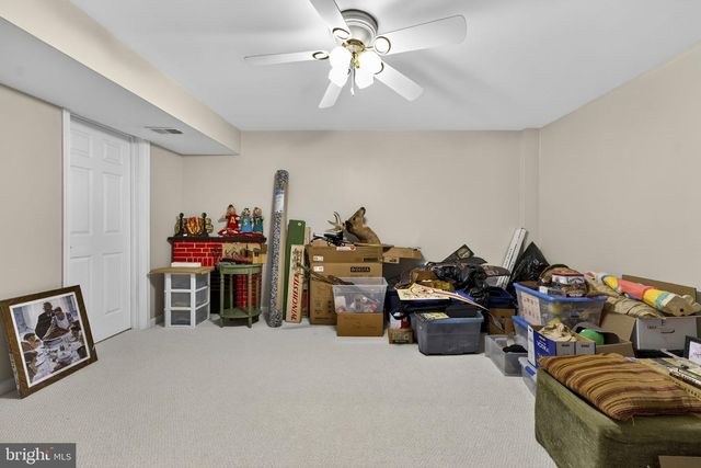 17 SHAMROCK LN, Charles Town, WV 25414