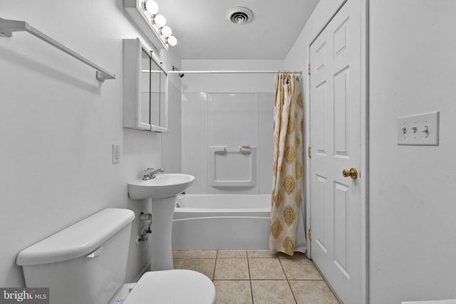 17 SHAMROCK LN, Charles Town, WV 25414