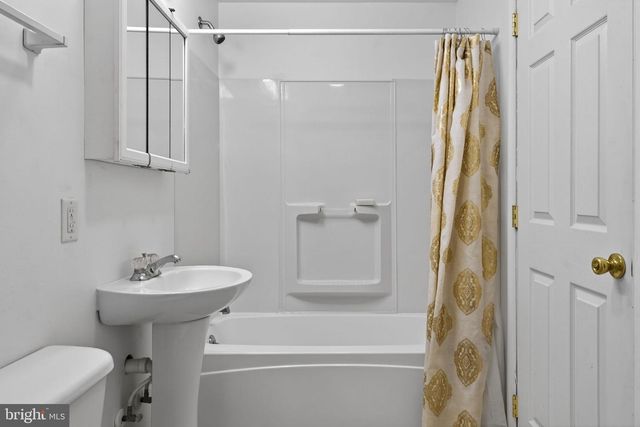 17 SHAMROCK LN, Charles Town, WV 25414