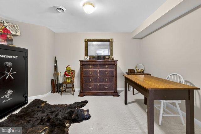 17 SHAMROCK LN, Charles Town, WV 25414