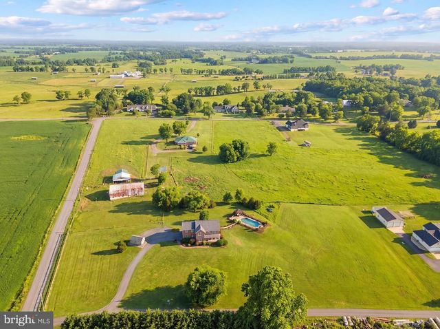 17 SHAMROCK LN, Charles Town, WV 25414