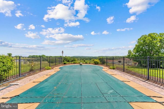 17 SHAMROCK LN, Charles Town, WV 25414