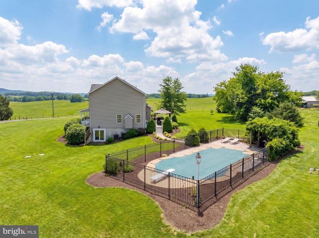 17 SHAMROCK LN, Charles Town, WV 25414