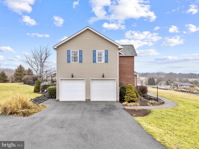 17 SHAMROCK LN, Charles Town, WV 25414